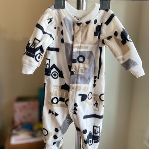 New born clothes ALL THREE FOR 10 DOLLARS